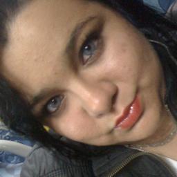 Não tão complicada demais, mas nem tão simples assim ♫     Uma mulher com jeito de menina que tem medos e sonhos,  acima de tudo uma grande vontade de vencer...