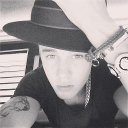 I GAVE YOU A FREE FOLLOW PLEASE FOLLOW MY MAIN ACCOUNT @leann_bieber98