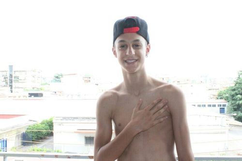 I am a mahomies and I  hope to meet him so much.I also love to play football