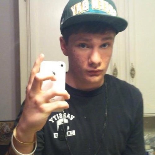 I am Donnie! I'm 15, go to Arkansas High, and kinda funny. I like to swim and stuff. Ask fo' mo' info'.