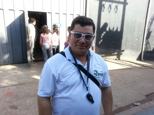 Hola a todos soy Celso Aquino chófer de @8CORAZONESpy si me ven trabajar con el grupo por favor deme paso, la noche es corta y el laburo es mucho. Dios proveerá