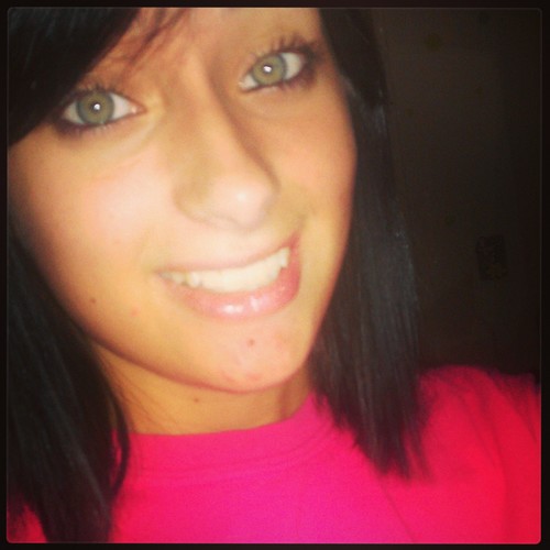 Idk what to put here sooo ...... I like cats :3 oh , & Batman . Follow me! I follow back :D