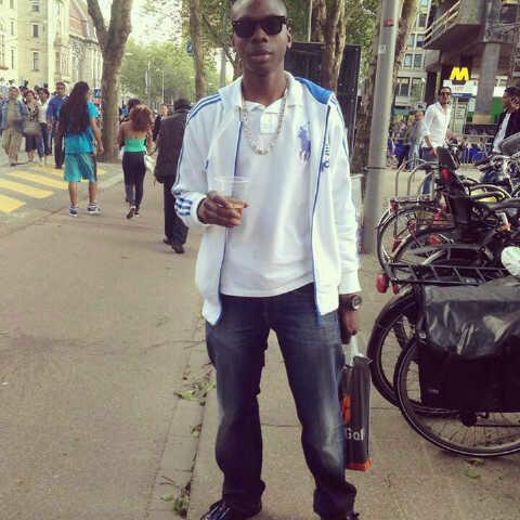 AKK€RS 
R.i.p my nigga's                                         Stack do of blijf broke
Vaar mee of vaarwel