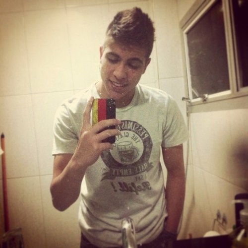 Se não posso voar eu corro, se não posso correr eu ando, se não posso andar me rastejo mais to firme e forte atras do adianto !