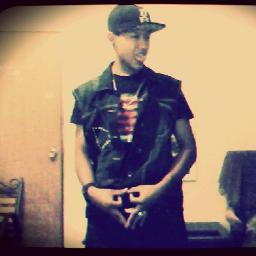 Irving_Luna98's profile picture. y si la ves caminado por ahi pensaras que ella es feliz' pero,
 preguntale & te va a decir que no es asi, 
pero te va a decir que no puede vivir sin mi