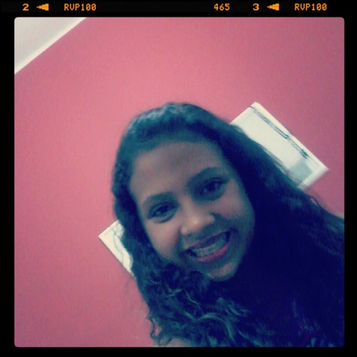 Vivii_Lovato's profile picture. Eu?! não tem como me descrever em 160 caracteres! :)