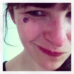 lucylucid's profile picture. well la di da