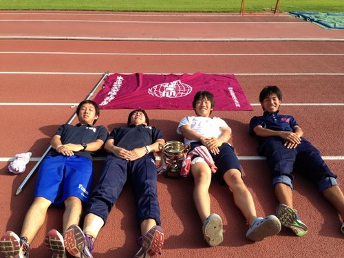 100m走ってました。 しぜんげんごしょり等のデータを分析したりデジタルをトランスフォーメーションしたりしてます。 都落ち