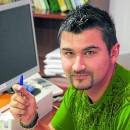 Periodista y Turismólogo de gran intuición al que le gusta celebrar cada día que se levanta por el simple hecho de poder vivirlo.