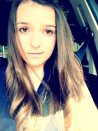 Heey :) I'm a 14 year old girl & come from Austria, my Hobbies are: photography, skiing, swimming, travelling & meet my friends; a Negromie :p