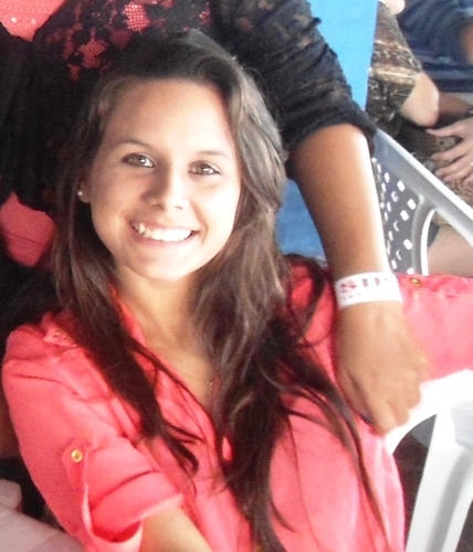 ' \õo/ Namorando o @Helioviana_ :/  Taurina , amante das esttrelas, #AmericanaDoentte , Eu sou #Brasileira, Eu sou @EstiloCanalha !  \õo/