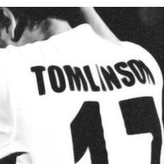 I'm a directioner follow me :) xx