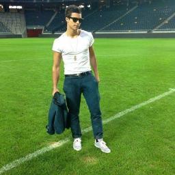MANUEL NEUER, 1D AND ERIC SAADE  ARE MY LIFE.I LOVE BAYERN MUNCHEN TOO!!!!!!!!!
If You Follow Me I'll Follow You Back.