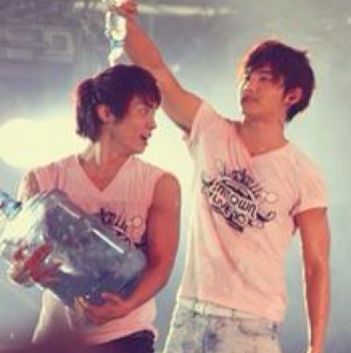東方神起大好き♡チャンミン大好き♡SHINeeも大好き♡ジョンヒョン大好き♡かなーり自由気ままに思い付いたコトをつぶやきます笑♪