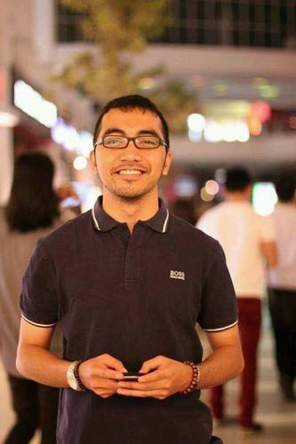 Dokter|Backpacker|Blogger|Petualang rasa ingin tahu|Pemuja kecerdasan|Susah serius|Hanya mau hidup jujur dan tenang|