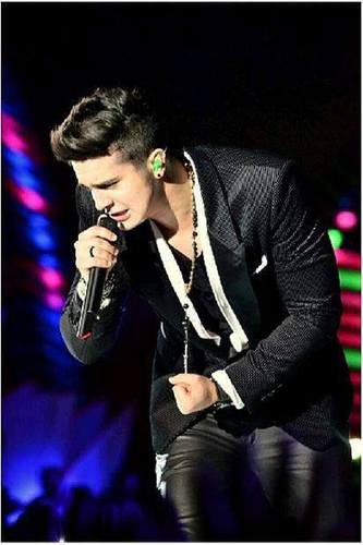 Você se tornou tudo na minha vida. Se tornou o sorriso da minha rotina. Se tornou o rosto para eu sonhar todas as noites @luansantana Te vivo ♡
