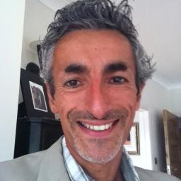 Addict runner, lover of all things in the garden with a day time passion for creating 3D models and furniture designs.