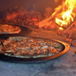 Hire one of our Wood Burning Pizza Trailers for your party, wedding, corporate event, pub, or restaurant! We also make Wood Burning Ovens! #SplendidPizza