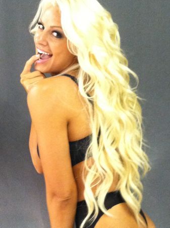 Justine_Blank's profile picture. #WWEFamily #Selenator #Belieber. Icône  - Maryse ♥