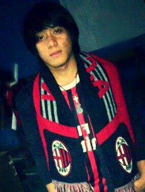 mUsik,sepak bola,pendukung AC.MILAN,dan gokilan .... twitter,Facebook,We Chat,Line,INSTAGRAM 06-09-92 2292 ,, 12-024-121