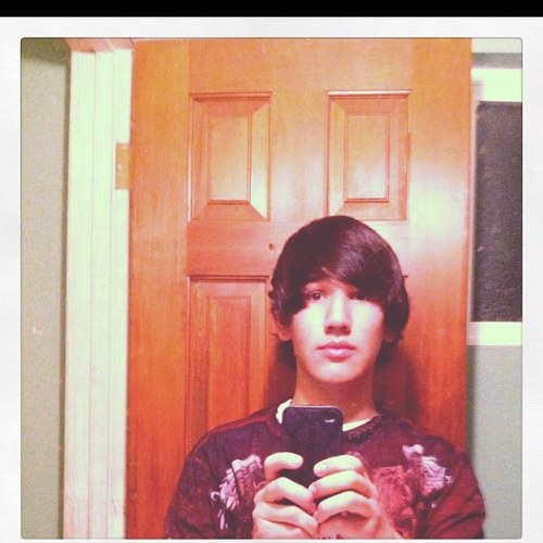 lets see Im BI i love screamo and i like to talk and meet new people so don be shy haha