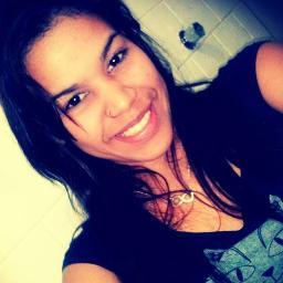 Seja doida. Seja fofa. Seja chata. Seja sedutora. Seja divertida. O importante é ser você.