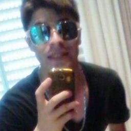 Signo :Escopião , Idade : 18 anos  , Time : o melhor que possa existir #CORINTHIANS , playboy talvez \o , Nunca dexista dos seus sonhos #NUNCA