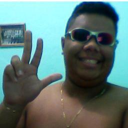 O verdadeiro poeta é aquele segura a caneta E deixa Deus escrever Como diz a escritura, é o seguinte: Deus usa os loucos pra confundir os sábios !!!