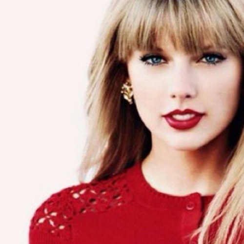 Taylor swift is a music legend. You're just jealous that you aren't♚.