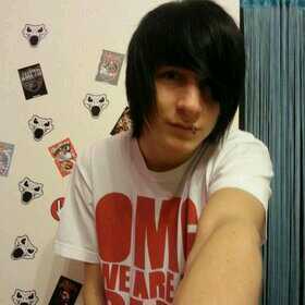 I'm James but people call me Jay cx I'm 16, single, gay and I'm always listening to music c: