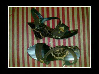 Indah itu anugerah...
kelombatik_nn@yahoo.com