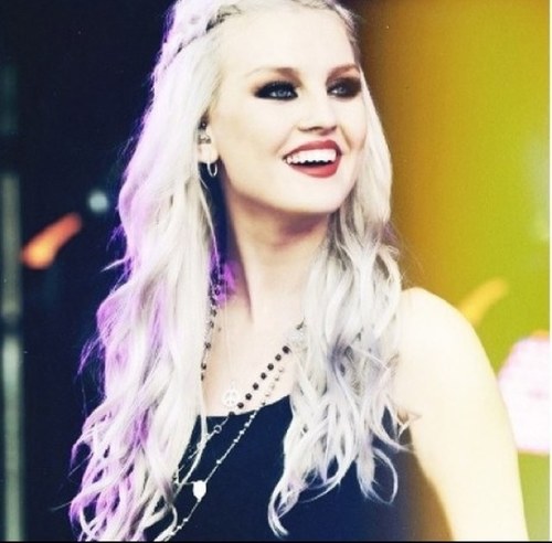 Im Perrie Edwards, single and looking for boyfriend x