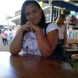 sou aqla garota que chora sozinha tds as vezes q me sinto ameaçada. E td q eu qro e preciso, é de algm q fique e aguente minhas crises...