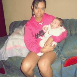 leonina, gosto de funk, não gosto de estuda -'-, namoro o @alanthugstronda desde 06.08.2011 ,