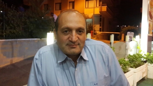 Ankara Mamak lisesinde okudu. Etap*SEM harita şirketinde ,,,Rüzgarlı ve Bahçelievler de çalıştı.