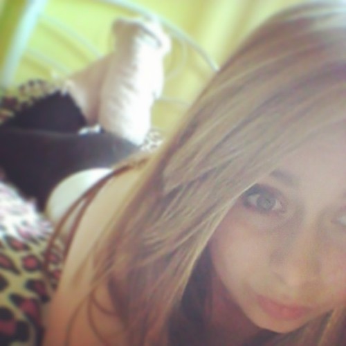 follow me and ill follow back (y) 15☆ pout:*