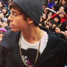 Mi idolo? MATT HUNTER! el mejor de TODOS! Mi sueño es poder algun dia Conocerlo Y abrazarlo(:♥ 
.-Soy una cazadora de sueños.- 
SIGUEME SIGO DE VUELTA♥