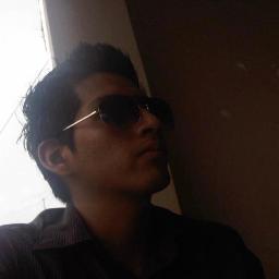 estudiante mkt y apoyando a Emelec Hasta la muerte Azul y plomo escuchar musica electronica pop house a full volumen