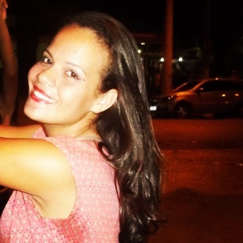 apenas uma menina com alegria de uma criança uma malicia de uma adolescnte e sentimentos de uma mulher! ♡~♡