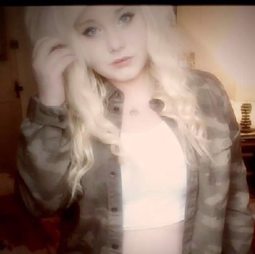 ahearne_stacey's profile picture. Shit at bios!! Follow me and ill follow back!!:-)