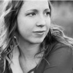 holistic healer + writer + educator, sharing seasonal practices to heal simply, intentionally, naturally. Creator of the Simple Self Care podcast.