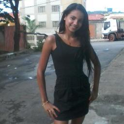 Sou uma menina,educada com quem me trata cm educaçao,sou amigas de todos amos minha familia e meus amigos!