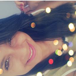 ~ Meninα feliz em seu mundinho,
sαtisfeitα com α vidα…
Que αgrαdece α Deus todos os diαs
pelα fαmíliα e αmigos que  tem!