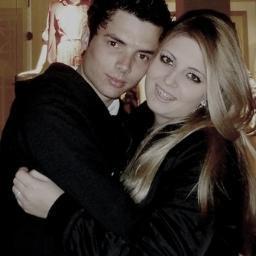 lara_albert_'s profile picture. Amar es enamorarse de la misma persona todos los días, sin hacer antigüedad, evitando la monotonía.