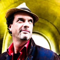 Banker. Indie, anti-folk musician. Analog futurist. Alumnus: @capitolrecords http://t.co/hXIYco7Qve