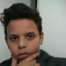 sou um menino romantico , gosto de pizza e doces .. gosto de filmes com pipoca :)