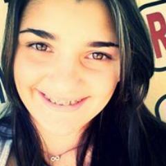 Não sou perfeita, tenho vários defeitos, porém são eles que me fazem ser única!