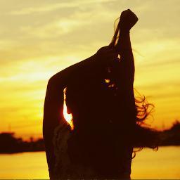 Here to entertain and captivate...
I hope you have high expectations - 
I only tweet it if it's worth it