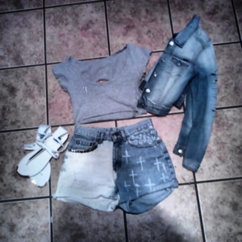 est.2012 place your custom orders by visiting our website or emailing customclothesbro@gmail.com