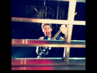 สวัสดีค้าบ กระผม Niall. Horan ผมน่ารักนะครับ ลองฟอลมาคุยกันแล้วคุณจะตกหลุกรักกในความน่ารักของผม -.-  #ขยิบตา  31/10/12